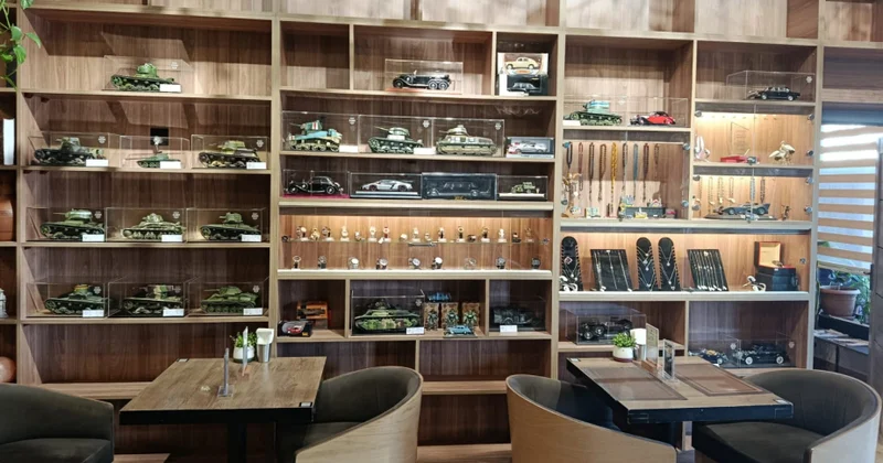 Bakıda qeyri adi sərgi hərbi modellərdən klassik avtomobillərə qədər