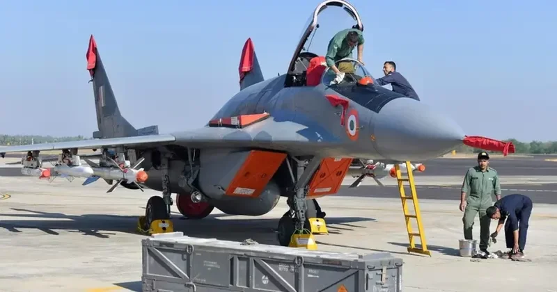 Индия открыла новую военную авиабазу недалеко от границы с Китаем