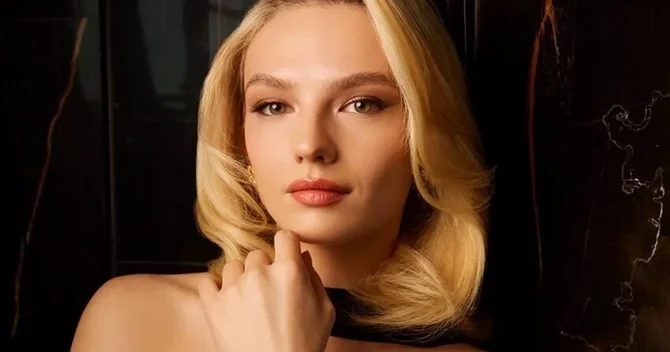 Aktrisa restoranda şorba yeyib, 75 000 hesab ödədi