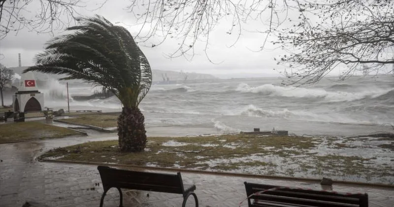 Portuqaliyada fırtına: 2 nəfər ölüb Minlərlə insan işıqsız qalıb