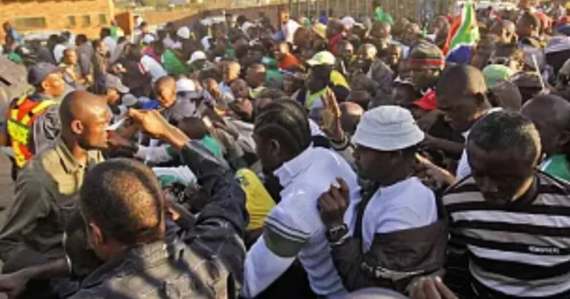 Давки на пункте набора в армию в Гане: шесть погибших, десятки раненных