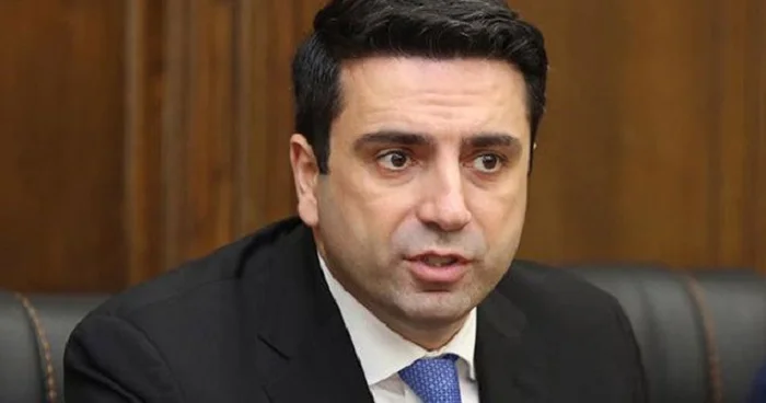 Simonyan blogerləri hədəfə alıb