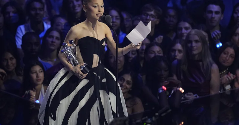 Fanatının hücumuna məruz qaldı