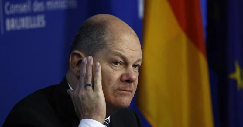 Şolts hökumətinin Ukrayna məsələsinə görə dağıldığını etiraf etdi