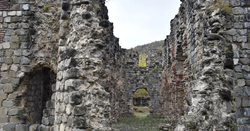 Qafqazın ən qədim abidələrindən biri Qum məbədi