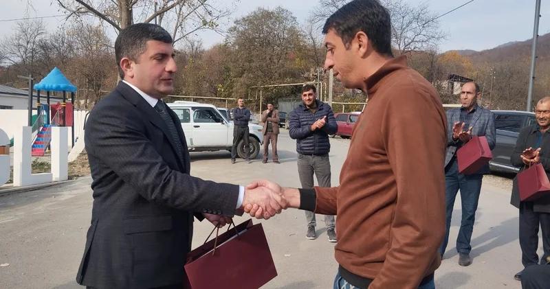 Ağdərənin Vəngli kəndinə köçürülən ailələrə mənzillərin açarları təqdim olunub