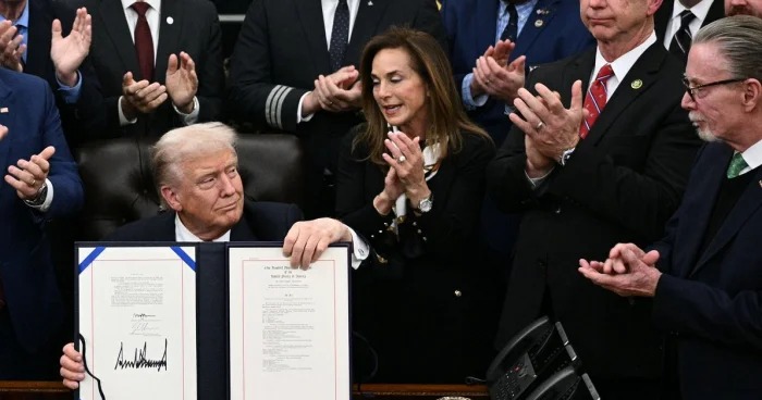 Trampın ən xoş günü: şatdaun sona çatdı