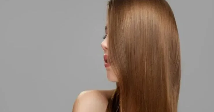 Saçları parlaq və ipək kimi etmək üçün hiyləgər üsul