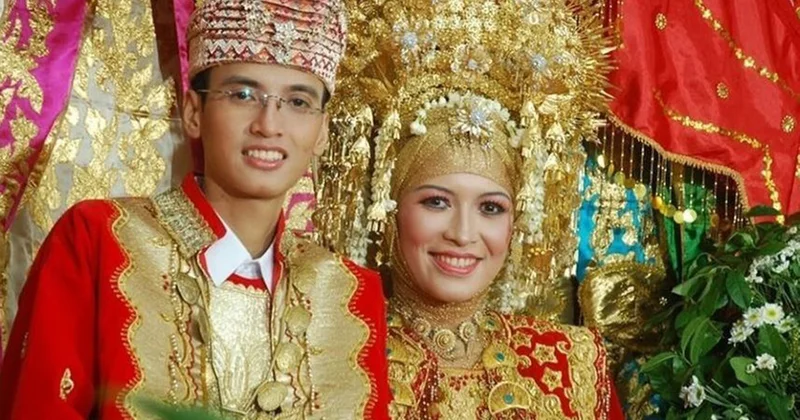 Burada qadınlar deyil, kişilər “gəlin” olur Fotolar