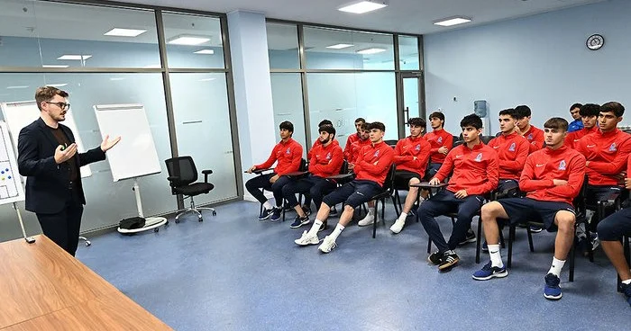 Millimizin üzvləri üçün danışılmış oyunlara qarşı sessiya