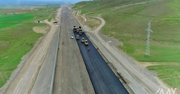 Meqalayihə: 8 stansiya, 22 körpü, 2 tunel... Video