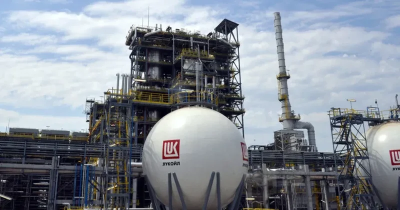 Борьба за НПЗ в Бургасе: SOCAR Cengiz не отказывается от сделки