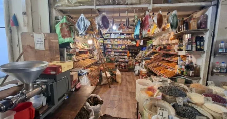 Рейд АПБА: продукция неизвестного происхождения изъята с рынков Баку