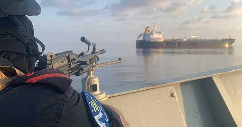 Aİ və Hindistan donanmaları piratların gəmisini ələ keçirib