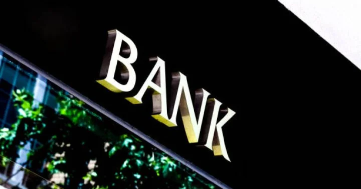 5 bankda xüsusi ehtiyatlara ayırmaları 15 milyon manatdan çoxdur