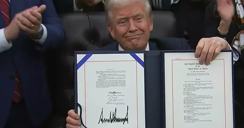 Tramp qanun imzaladı 43 gün sonra yenidən fəaliyyətə başladı