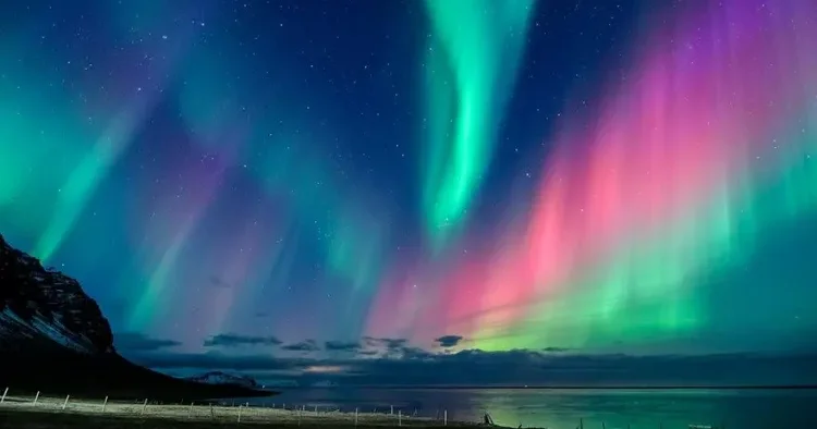 Yer kürəsində son on ilin ən parlaq Şimal işıqları müşahidə OLUNDU