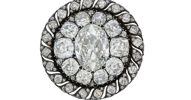 İmperator Napoleona aid 4,5 sm lik broş 3,5 milyon dollara satıldı