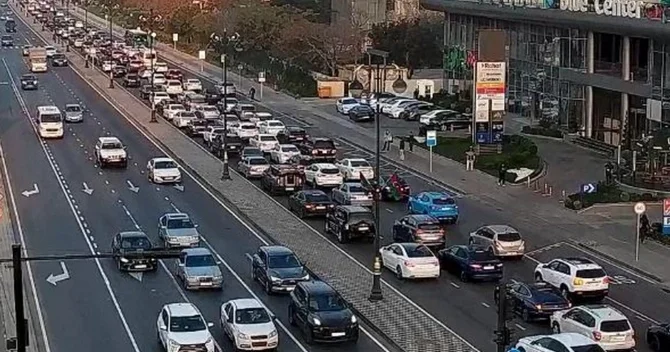 Bakının bir sıra yollarında tıxac müşahidə edilir