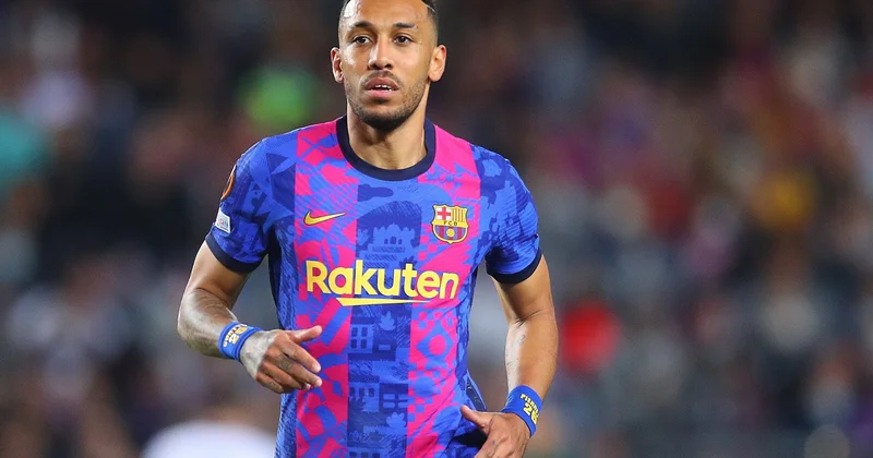 Obameyanq “Barselona”dan “Çelsi”yə keçidini böyük səhv adlandırıb