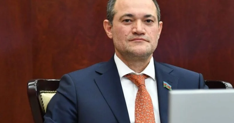 Razi Nurullayev: “Qəbiristanlıqlarımız da ölkə siyasəti kimi xaos içindədir”