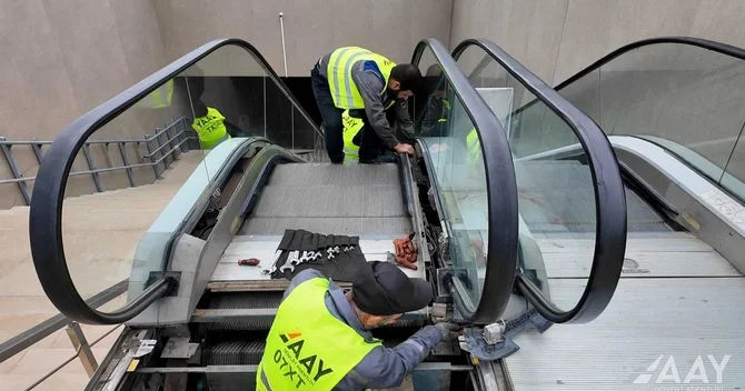 Bakıda piyada keçidlərindəki eskalatorlar yenilənir