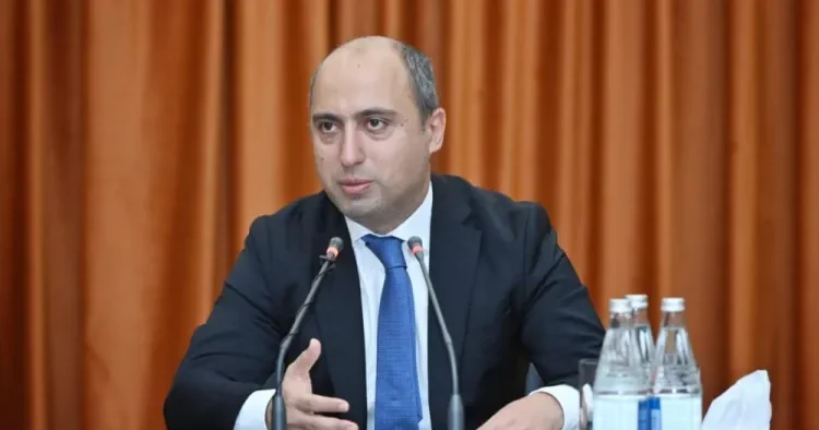 “Belə təhsillə uşaqların gələcəyi sual altındadır” Emin Əmrullayev
