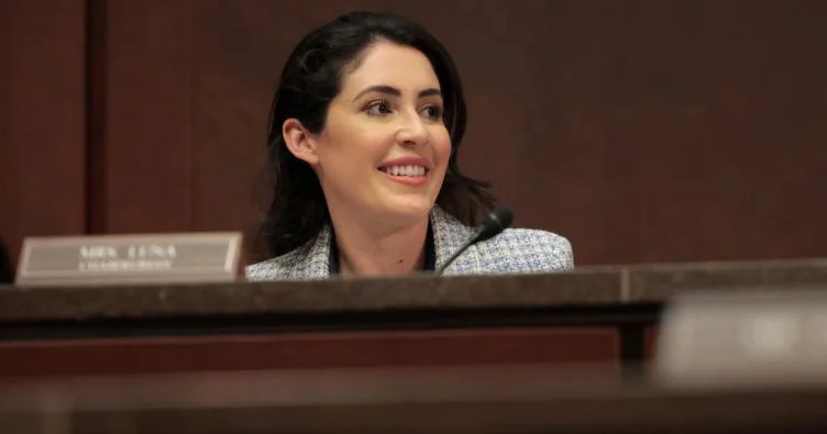 Конгрессвумен подает в суд на The Daily Mail