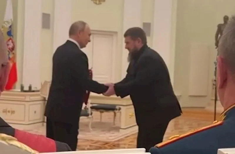 Putin Kadırova II dərəcəli “Vətənə xidmətə görə” ordeni təqdim etdi Video