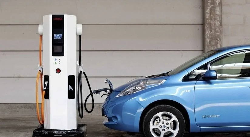 Fərdi evlərin həyətində elektromobillərin enerji doldurucuları üçün icazə tələb olunmayacaq