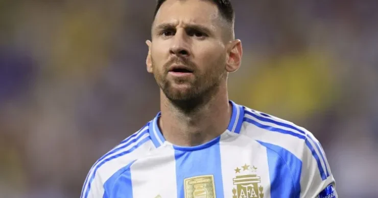 Messi tədbiri tez tərk etdi, təşkilatçı saxlanıldı