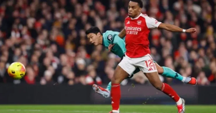 Arsenal autsayderə son anda qalib gəldi