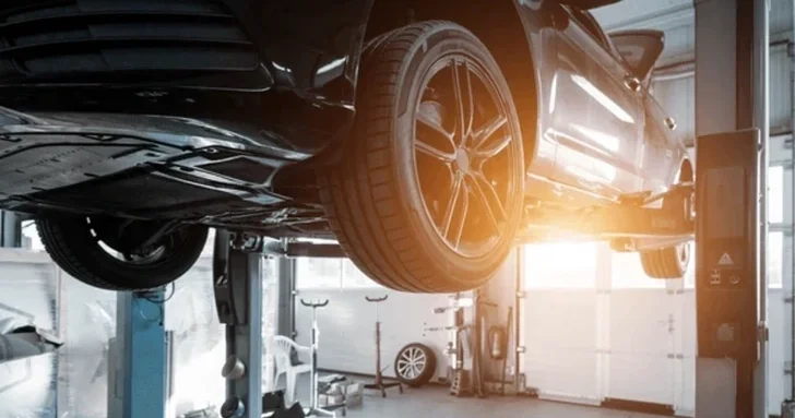 Трагедия в Гяндже: мужчина погиб под автомобилем из за неисправного домкрата