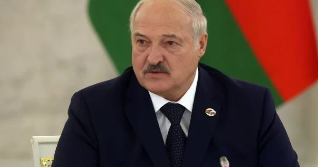 Лукашенко обещал остановить полеты шаров над Литвой