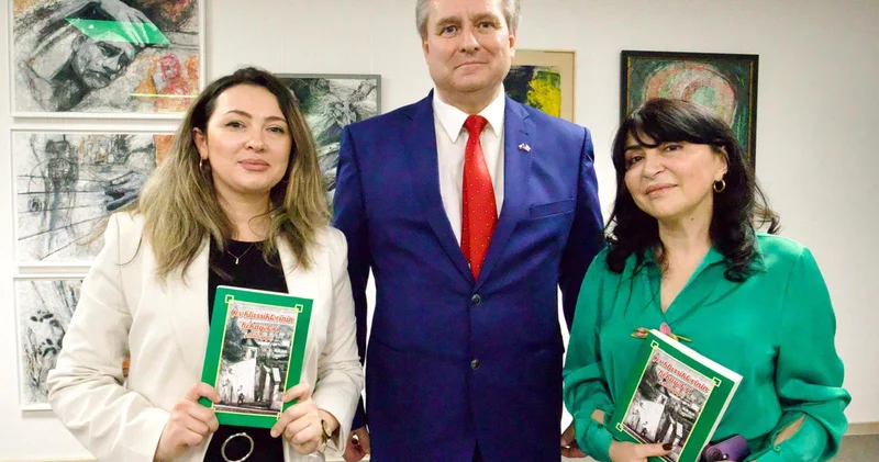 В Праге состоялась презентация антологии чешской классики в переводе на азербайджанский язык (ФОТО)