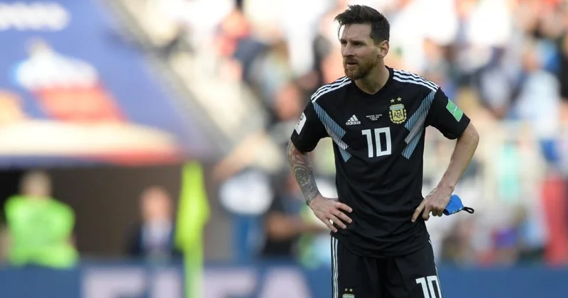 Messi meydanı tərk etdi, azarkeşlər aləmi bir birinə qatdı Video