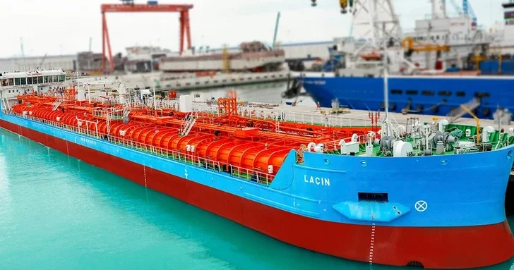 Флагман каспийского флота: танкер Лачын совершил 94 рейса за шесть лет