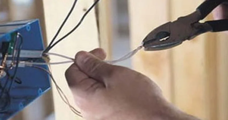 Abşeronda “Azərişıq”ın işçisi cərəyan vurması nəticəsində ölüb