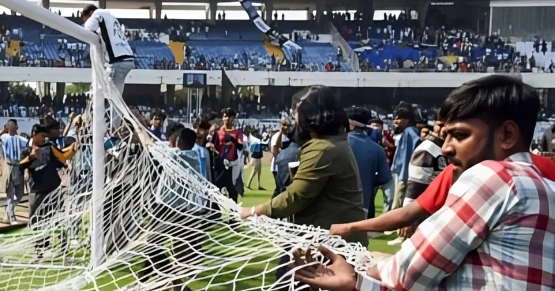 Messini görə bilməyən azarkeşlər stadionu dağıtdı