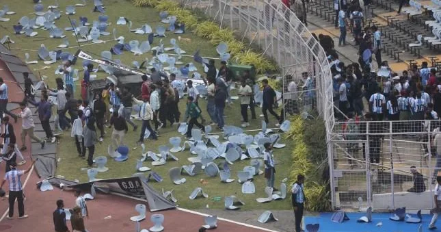 Hindistandakı azarkeşlər Messi ilə görüşə görə qəzəbləndilər Video