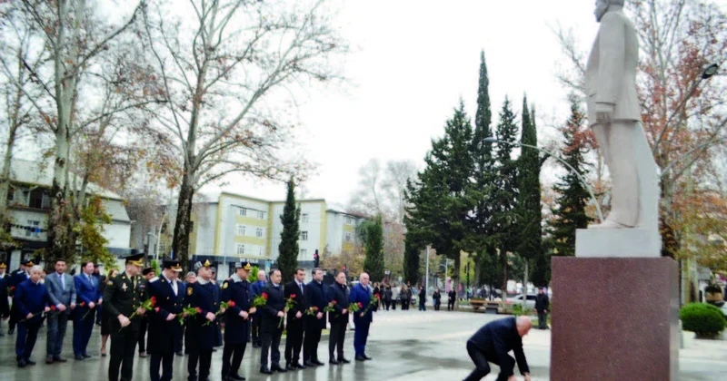 Əbədiyaşar liderə ümumxalq ehtiramı