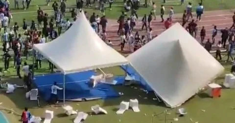 Hindistan polisi Messiyə görə toplaşan fanatlara güc tətbiq edib