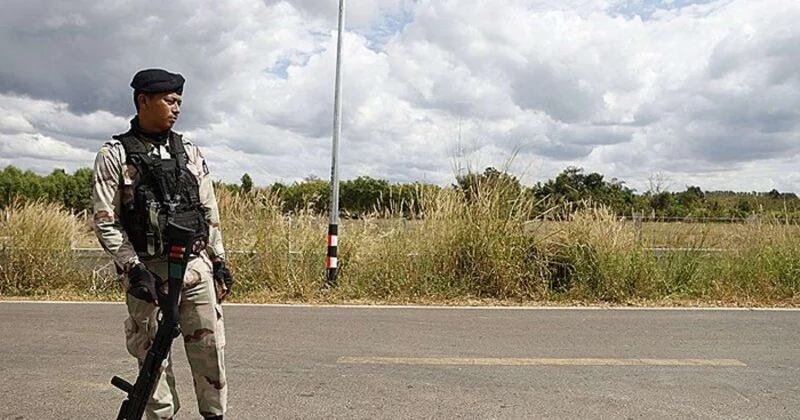 Kamboca bütün sərhəd keçidlərini Taylandla bağladı