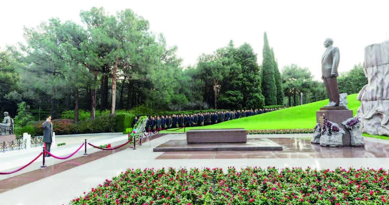 DİN in şəxsi heyəti Ümummilli lideri yad edib