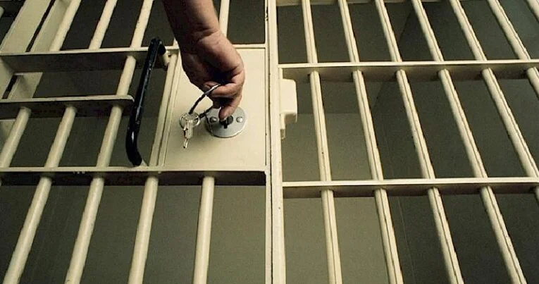 Belarus yüzdən çox siyasi məhbusu azadlığa buraxdı