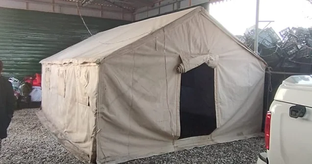 Evi yararsız vəziyyətə düşdü, çadır qurub verdilər Video