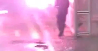 Подростки в Британии начали нападать на автобусы ВИДЕО