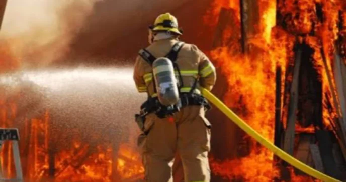 Çoxmərtəbəli binadakı yanğında xəsarət alanlar var