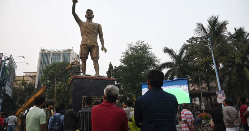 Messiyə 20 metrlik heykəl qoyuldu