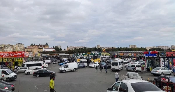 В Баку стартовала реконструкция территории Təkər bazarı